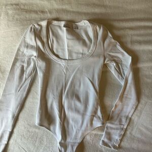 Babaton by Aritzia White Long Sleeve Bodysuit